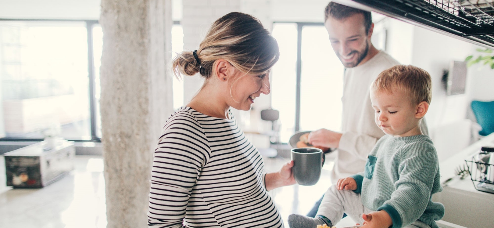 Familie mit Kind- gespiegelt