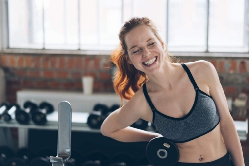 Frau beim Fitness