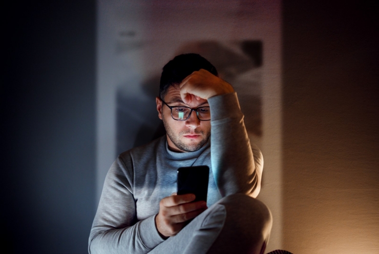 Mann mit Handy