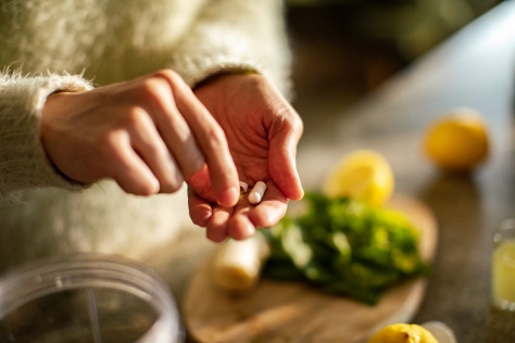 Nahrungärgaenzungsmittel Hand